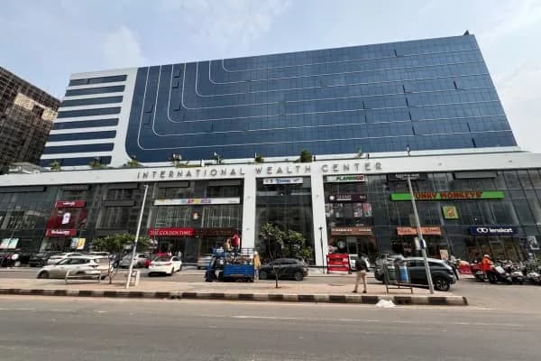 Surat (Gujarat) - Hostel / PG Facility Available campus