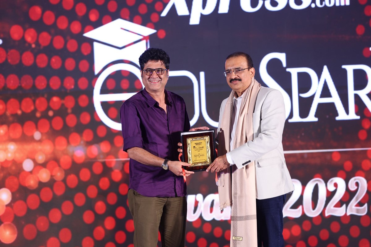 Rajesh Thurakhia gets award at Eduspark Awards 2022